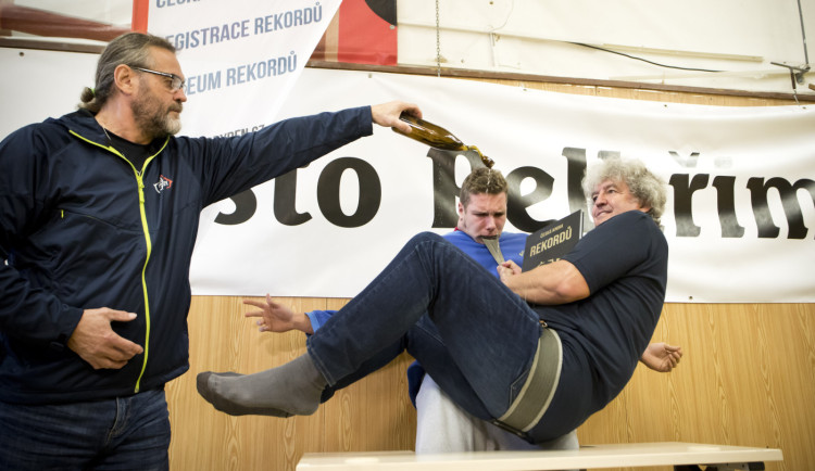 Součástí křtu České knihy rekordů byl v Pelhřimově nový rekord šestnáctiletého siláka