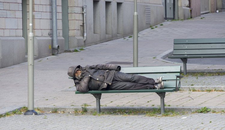 Na Vysočině mohou lidé bez domova v mrazu na židli do tepla, noclehárny jsou dvě