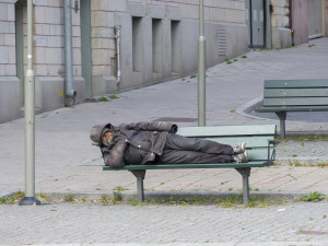 Na Vysočině mohou lidé bez domova v mrazu na židli do tepla, noclehárny jsou dvě