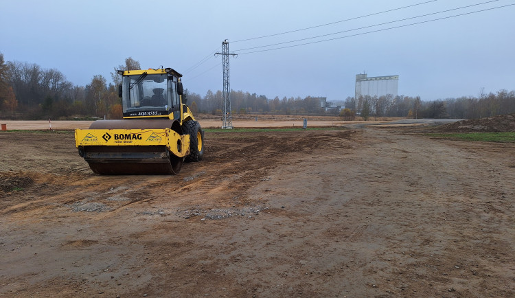 Stavba propojení Jihlavské a Brněnské ulice ve Žďáru nad Sázavou má zimní přestávku. Foto: Se svolením ŘSD