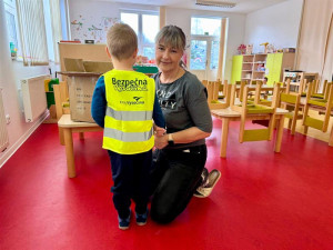 Děti z mateřinek budou vidět, kraj pro ně pořídil tisíce reflexních vest