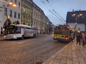 POLITICKÁ KORIDA: Měla by Jihlava zrušit celovozovou reklamu v MHD? Odpovídají zastupitelé