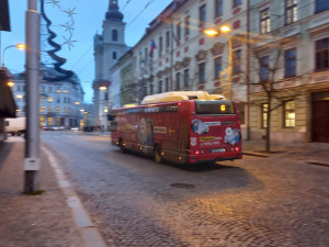 POLITICKÁ KORIDA: Měla by Jihlava zrušit celovozovou reklamu v MHD? Odpovídají zastupitelé