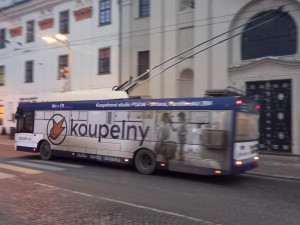 POLITICKÁ KORIDA: Měla by Jihlava zrušit celovozovou reklamu v MHD? Odpovídají zastupitelé