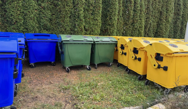 Kamenice nad Lipou změní systém svozu odpadu, lidé ho budou třídit doma.