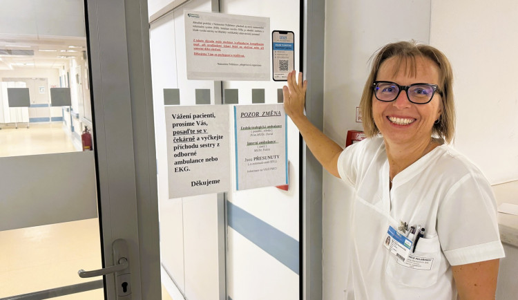 Nová služba Nemocnice Pelhřimov usnadňuje komunikaci neslyšícím pacientům.