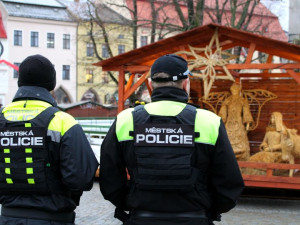 Jak zvládnout advent? Pozor na kapsáře a cennosti v autech, dbejte na reflexní prvky, radí jihlavští strážníci