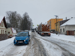 FOTO: Sníh komplikuje dopravu na D1, kolony jsou ve směru na Havlíčkův Brod, Znojmo i Pelhřimov