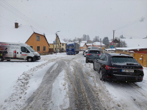 FOTO: Sníh komplikuje dopravu na D1, kolony jsou ve směru na Havlíčkův Brod, Znojmo i Pelhřimov