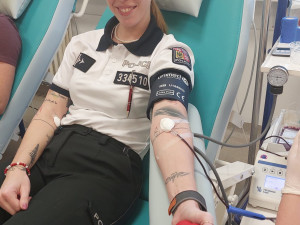 Policisté dálničního oddělení ve Velkém Beranově chějí jít příkladem, hromadně darovali krev