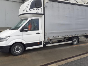 VIDEO: Nike s pruhy Adidas. Celníci z Vysočiny zastavili řidiče, který převážel padělky značek za 11 milionů