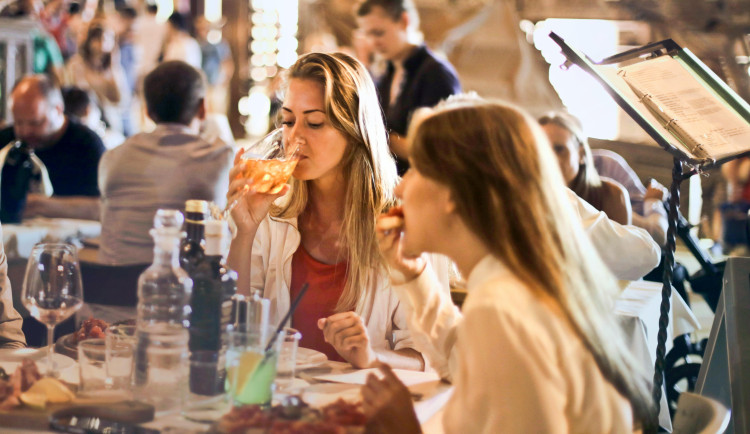 Jihlavská restaurace na Štědrý den podává šneky. Pacienti v nemocnici budou obědvat krupicovou kaši