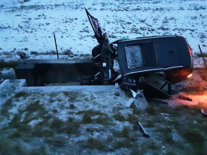 FOTO: Ranní incident na D1. Řidič BMW se nevěnoval řízení a skončil mimo vozovku