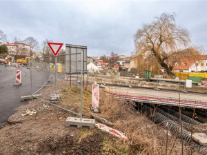 Most u klavírky je provizorně otevřen pro auta i chodce, uleví se tím dopravě v centru