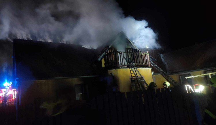 Požár rodinného domu v Knínicích