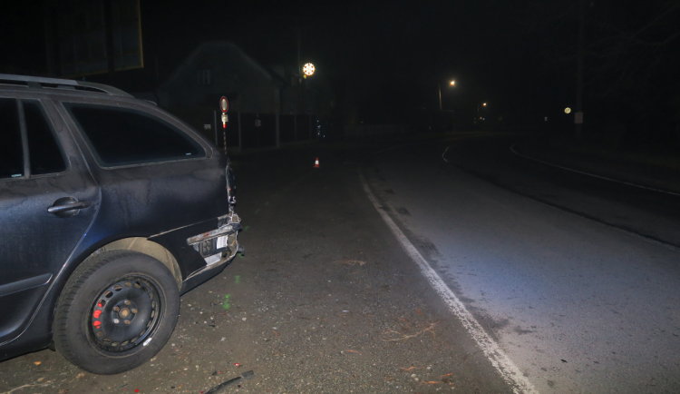 Policie hledá svědky nehody z Šilheřovic. Auto v zatáčce vyjelo mimo silnici a nabouralo další vůz