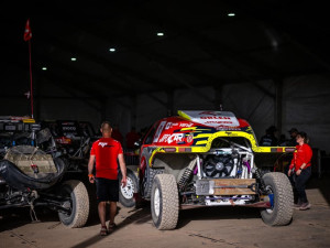 Martin Prokop startuje do své desáté Rally Dakar. Štěstí mu přišel popřát i prezident Petr Pavel