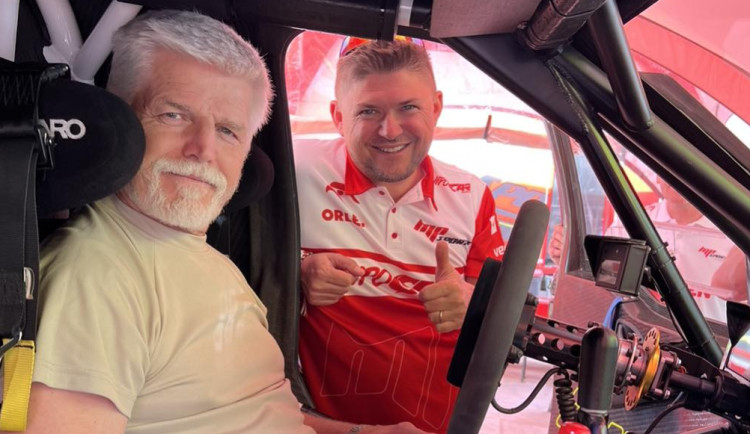 Martin Prokop startuje do své desáté Rally Dakar. Štěstí mu přišel popřát i prezident Petr Pavel. Foto: Martin Prokop (facebook)
