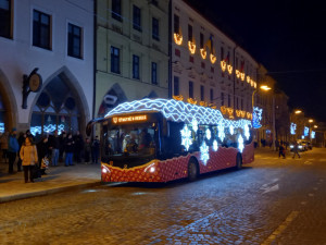 ANKETA: Velký úspěch pro Jihlavu. Vánoční trolejbus skončil v anketě v rámci republiky na třetím místě