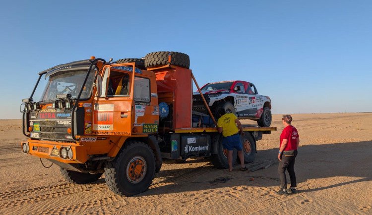 Obrovská smůla: Tomáš Ouředníček na Africa Eco Race odstoupil z prvního místa. Foto: Tomas Ourednicek Dakar (facebook)