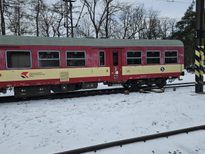 Osobní vlak vjel v Jihlavě na nádraží do cesty rychlíku, vlaky se nesrazily
