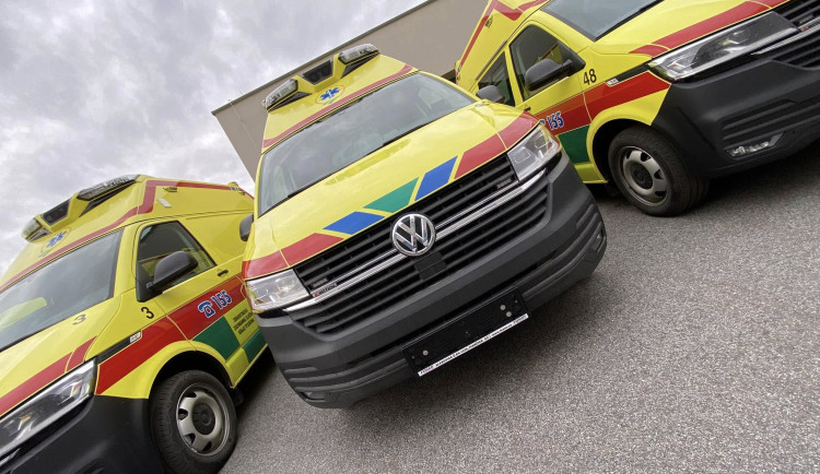 Záchranka na Vysočině má osm nových sanitek. Mají pohon všech kol a klimatizovaný ambulantní prostor