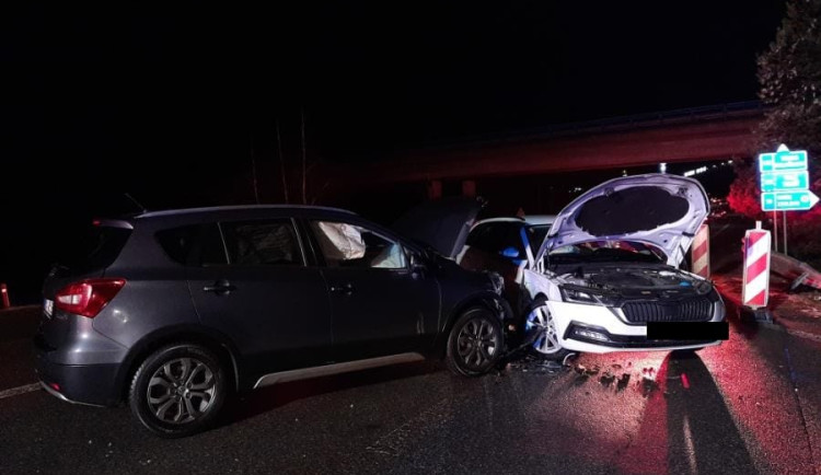 Policii na Vysočině zaměstnávaly ve čtvrtek nehody, auta se srazila také na pelhřimovské výpadovce