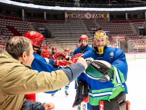 Gólman Dukly na olympiádě dětí skóroval přes celé kluziště. Stejně jako jeho otec před čtyřmi lety