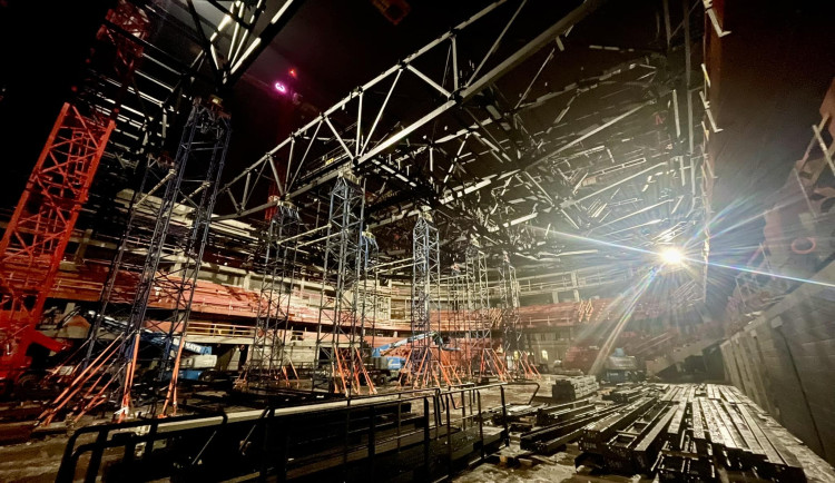 Nosná konstrukce střechy nad Horáckou arénou je téměř hotová. Foto: Horácká aréna (facebook)