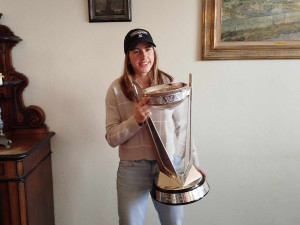 Hokejistka Denisa Křížová v zámoří vyhrála "ženský Stanley Cup", o víkendu ho představila na rodné Vysočině