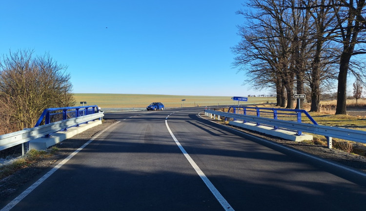 Úleva pro řidiče na Opavsku. Mnohé silnice čekají opravy, po novém se už jezdí mezi Štáblovicemi a Oticemi