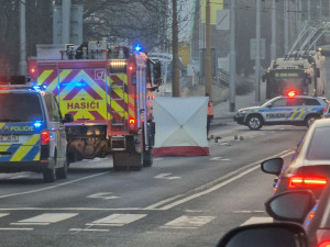 Ranní neštěstí na Okružní v Jihlavě. Chodec zemřel po střetu s autem, policie hledá svědky