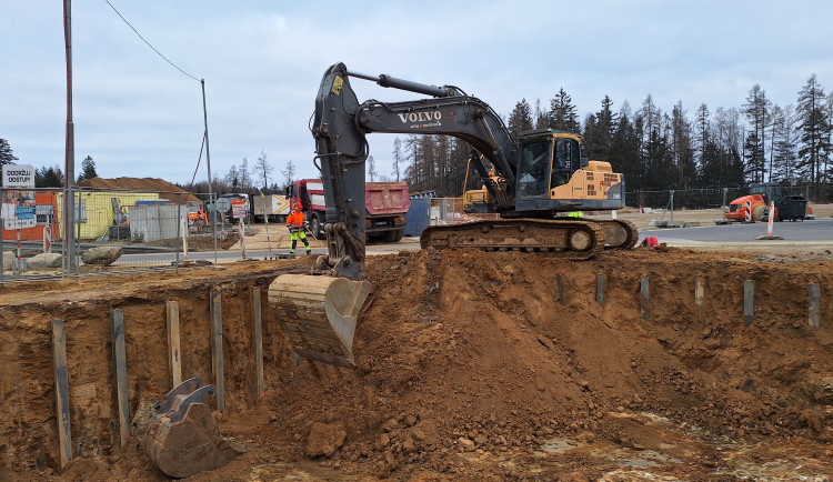 Na D1 u Humpolce se kvůli přestavbě odpočívky zmenší plocha parkoviště. Přibude dětské hřiště a zeleň