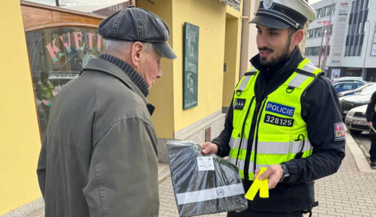 Policie na Vysočině kontrolovala chodce. Za přecházení na červenou a mimo přechod padaly pokuty