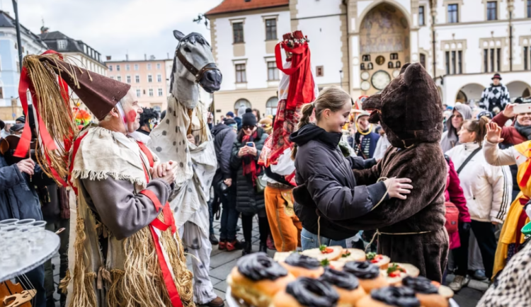 Masopust v sobotu ovládne historické centrum Olomouce. Chybět nebude jarmark a zabíjačkové specialisty