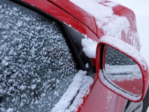 Na silnicích v Kraji Vysočina je po přeháňkách rozbředlý nebo uježděný sníh. Řidiči musí být opatrní