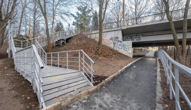 Nová zastávka Zoologická zahrada si našla své cestující, říká magistrát. Do zoo přitom v zimě chodí méně lidí. Foto: Se svolením Města Jihlava