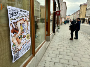 VIDEO: Veselý masopust v centru Jihlavy. V průvodu šla zvířata ze zoo, nadživotní loutky i moderátor v televizi