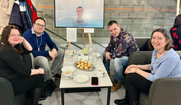 Spolek handicapovaných lidí má v prostorách dukovanské elektrárny výstavu svých fotografií