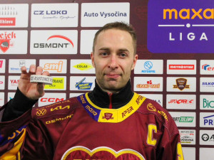 VIDEO: Výhra v derby 4:1 a 900 bodů Tomáše Čachotského. Dukla má před play off skvělou formu