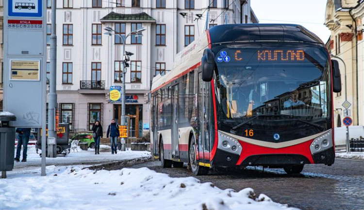 Březnové úpravy v MHD: Posílí terminál Chlumova, do Štoků a Smrčné se už jezdit nebude