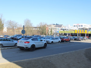 Parkování v Jihlavě III: Třída Legionářů je oblíbená a levná, ještě letos tam otevře nový parkovací dům