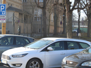 Parkování v Jihlavě III: Třída Legionářů je oblíbená a levná, ještě letos tam otevře nový parkovací dům