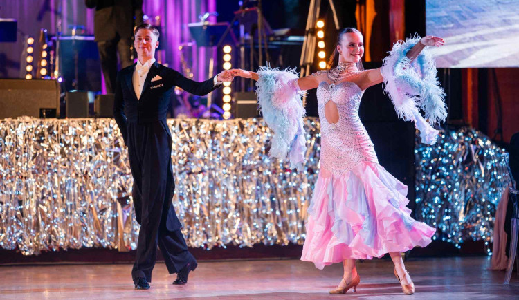 Bosch Jihlava: Ples plný hvězd, štědrý finanční dar pro Nemocnici Jihlava a Škoda Octavia pro top inovátora