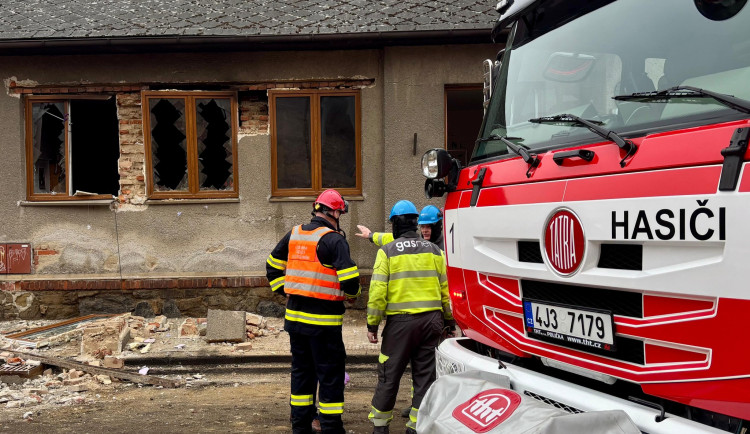 Havlíčkobrodská kočičí kavárna zažila explozi, dům musí jít k zemi, naznal statik. Všechny kočky jsou v pořádku