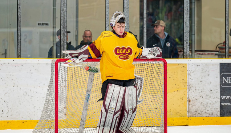Brankář Adam Beran má lví podíl na úspěšném play off v podání Dukly Jihlava. Foto: Se souhlasem HC Dukla Jihlava