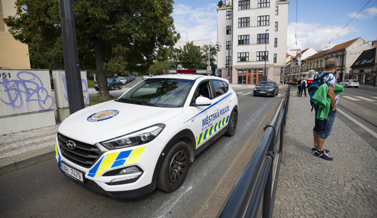 Strážníci zastavili řidiče pod vlivem pervitinu. Ten tvrdil, že přijal elektronickou cigaretu od cizího muže