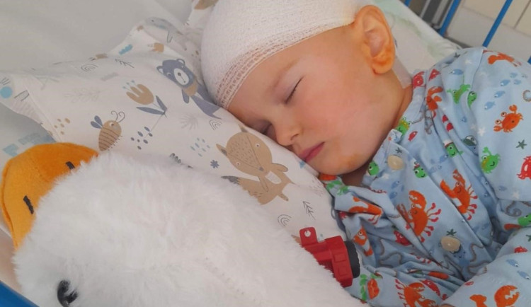 Lidé nejen v Třešti po celý duben běhají pro malého Janka, který je onkologickým pacientem