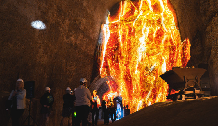 Kaolinový důl rozzáří světelné instalace a videomappingy, zájemce čeká Verneova Cesta do středu Země