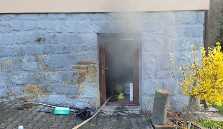 Výbuch plynové lahve těžce popálil seniora na Frýdecko-Místecku